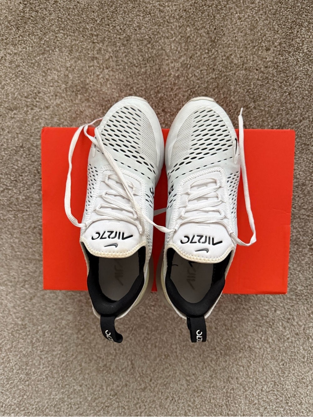 Nike Air 270 Women’s White Black Running Shoes 10